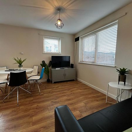טלפורד Three Bedroom Townhouse With Parking מראה חיצוני תמונה