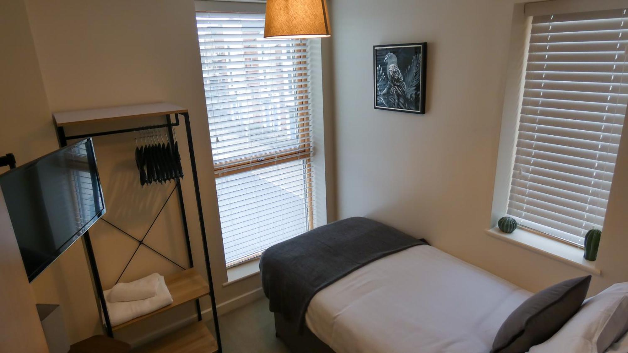 טלפורד Three Bedroom Townhouse With Parking חדר תמונה
