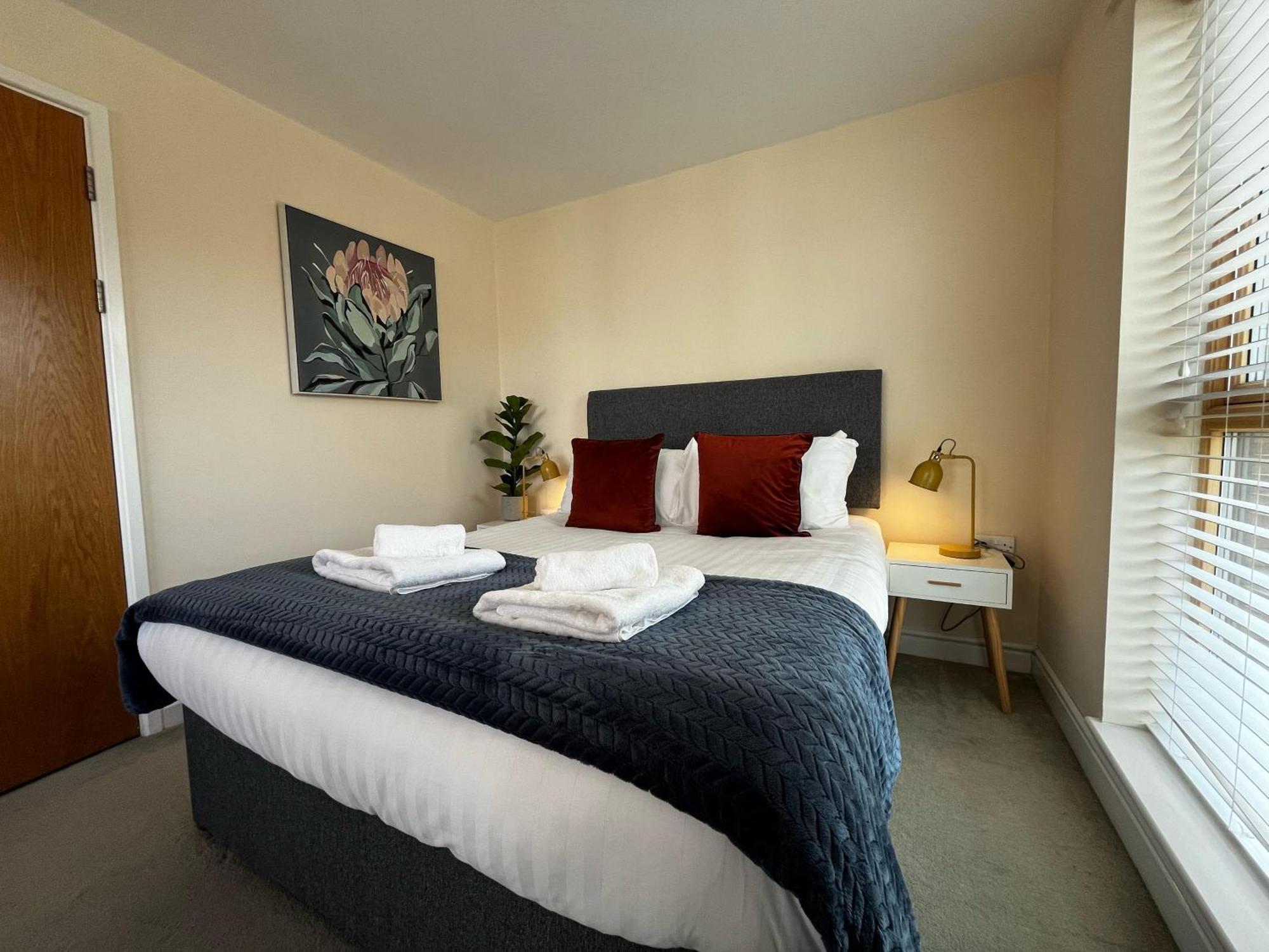 טלפורד Three Bedroom Townhouse With Parking מראה חיצוני תמונה